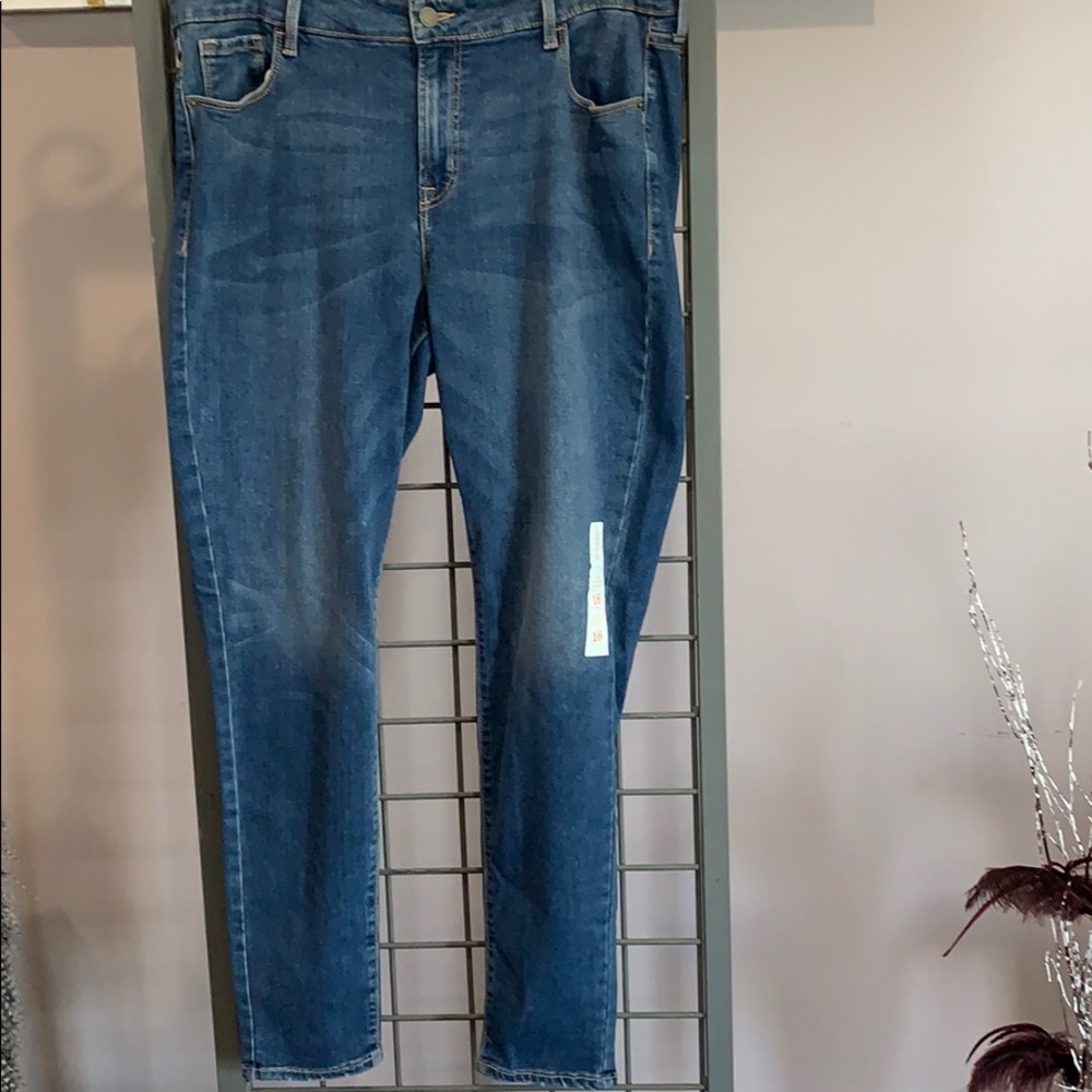 (NWOT) OLD NAVY ROCKSTAR MID-RISE JEANS💖